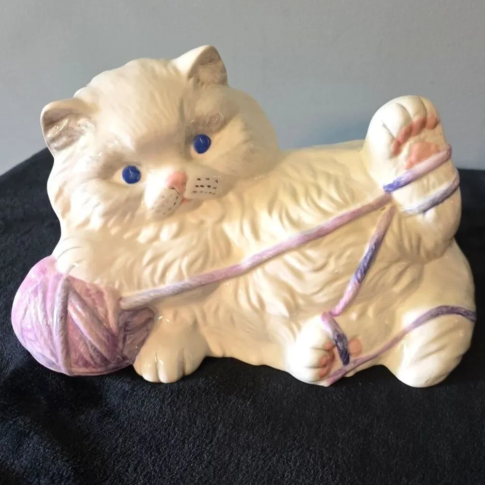 VTG White Ceramic Persian Cat Playing with Yarn Figure Kitty Kitten Statue 12”